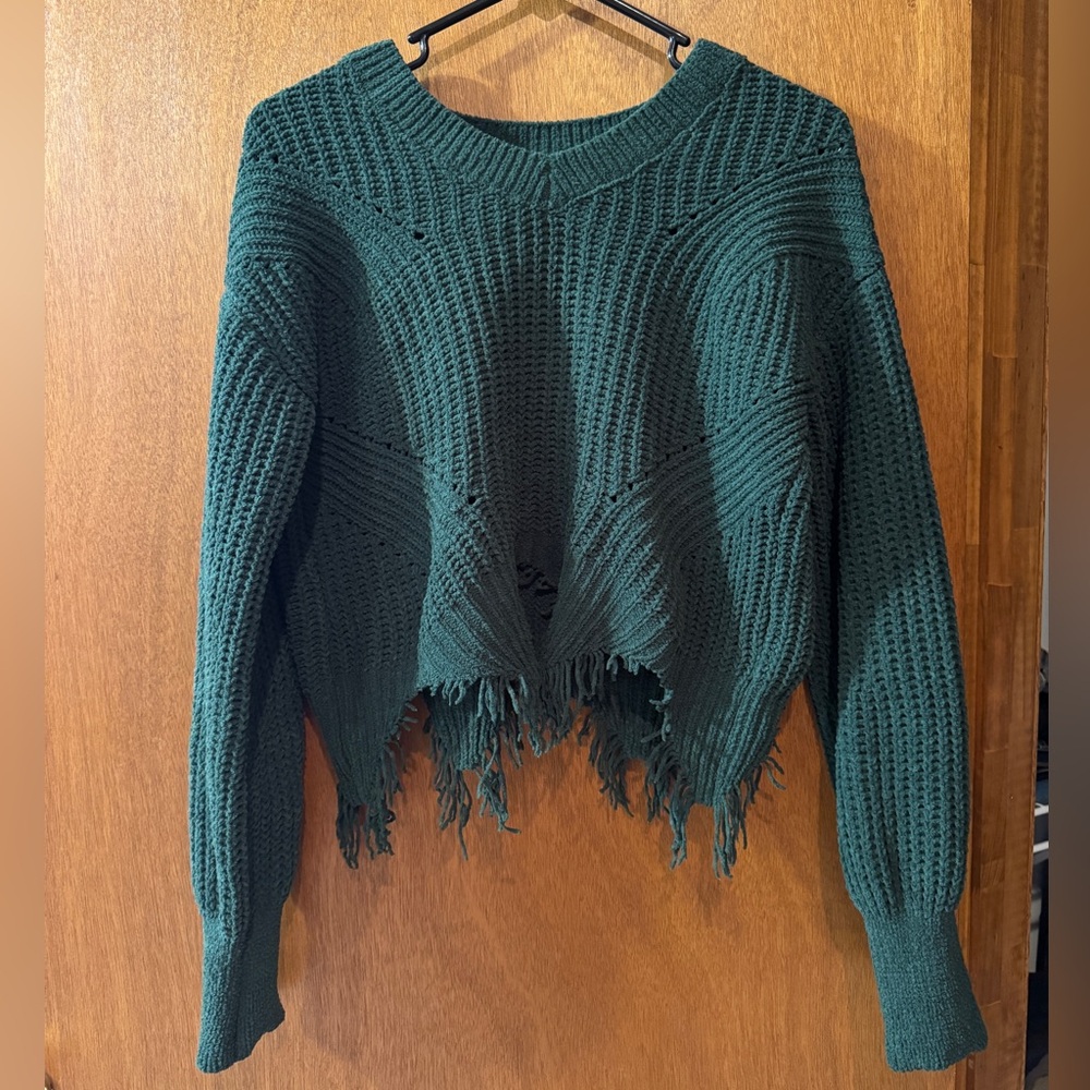 No Boundaries forest green V-Neck crop Sweater